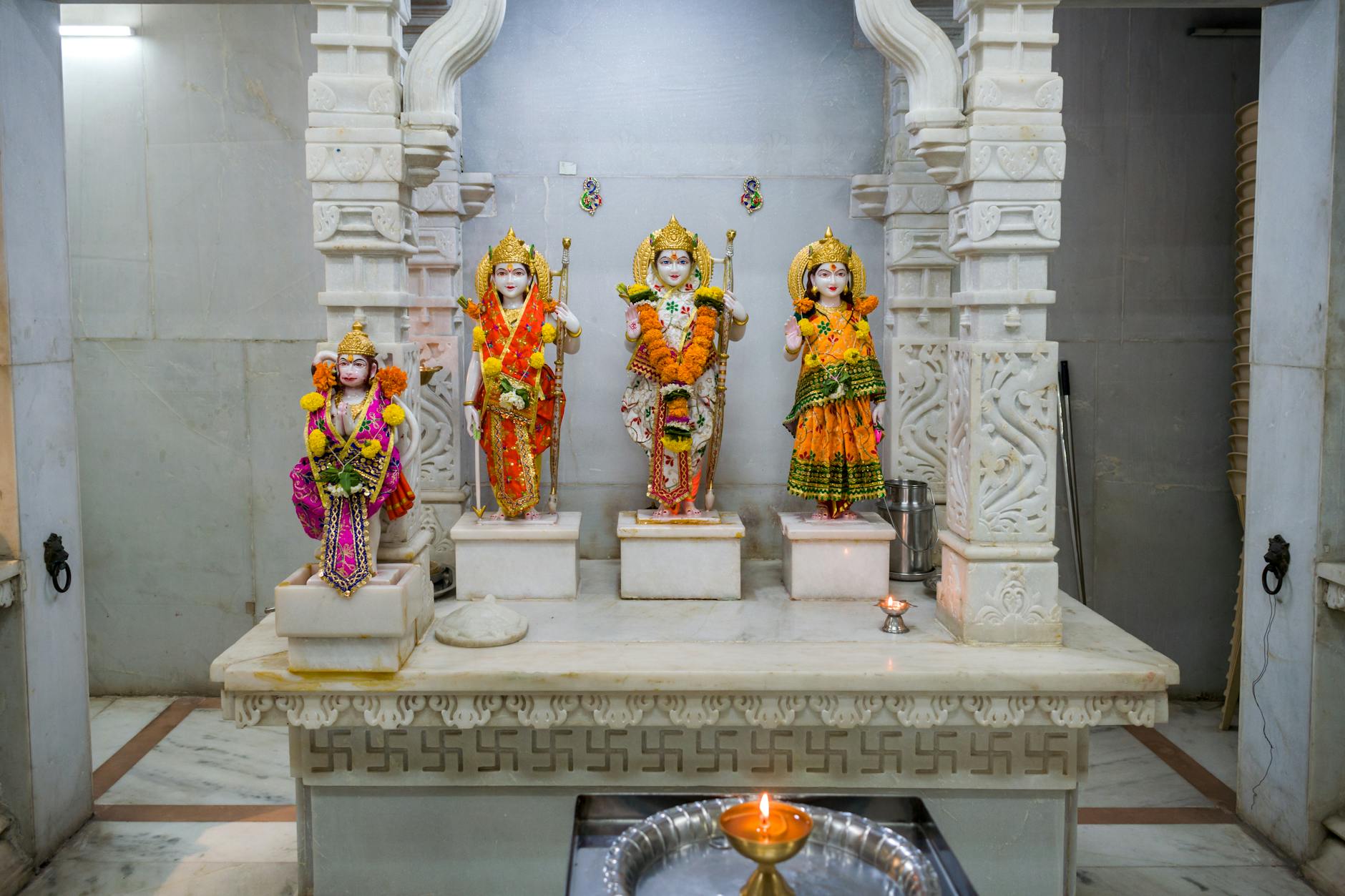 अयोध्येतील राममंदीरात रामलल्लाच्या मूर्तीची प्राणप्रतिष्ठा
