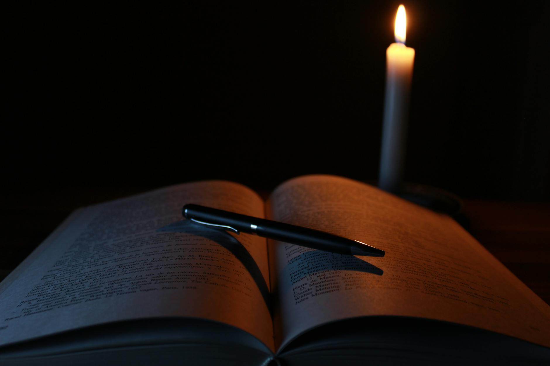 अज्ञाताकडून अज्ञाताकडे